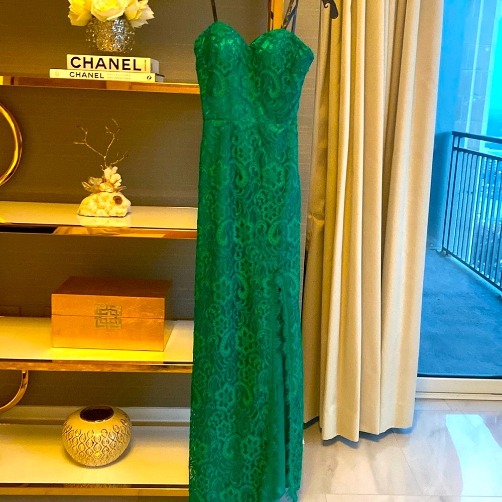 Green lace fitted gown